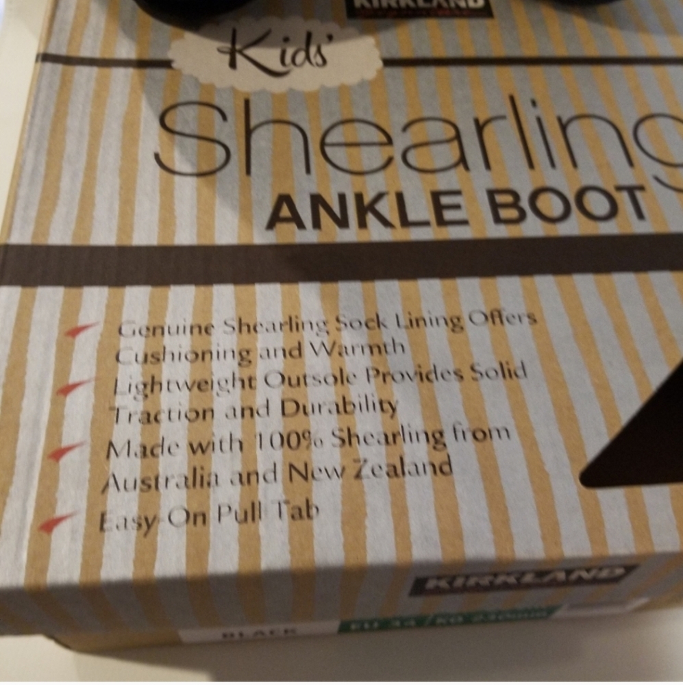 Kirkland Signature Black Shearling Ankle Youth Boot size 3 youth girl e… - Picture 3 of 6